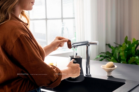 Смеситель Hansgrohe Aqittura M91 для кухонной мойки с подключением к фильтру, черный матовый, 76804670 - 3 изображение